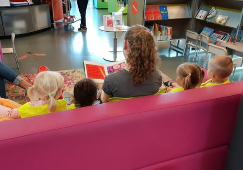 Voorlezen is leuk en leerzaam Voorlezen is leuk en leerzaam