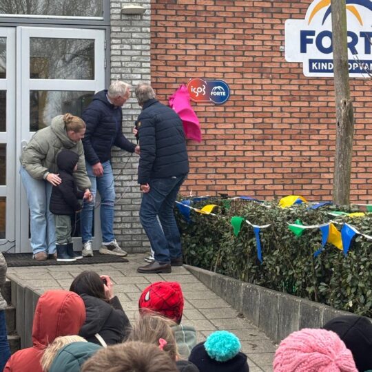 Feestelijke onthulling ‘powered by’-label van ISOB en Forte Kinderopvang
